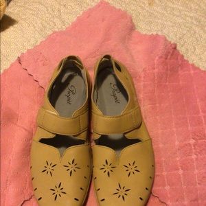 Propet yellow/golden 9-1/2 Mary Janes with Velcro Straps Embossed Design around